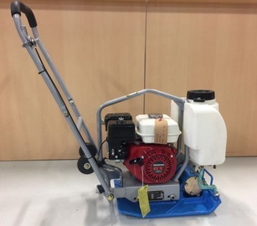 Provema vibratorplate / hoppetusse på 65 kg med Honda motor og vanntank