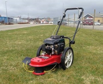 Gresstrimmer på hjul med 5,5 hk motor