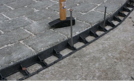 Snap Edge (2,44 meter) - Pakke med 2 stk kantsikring og 16 jordspiker